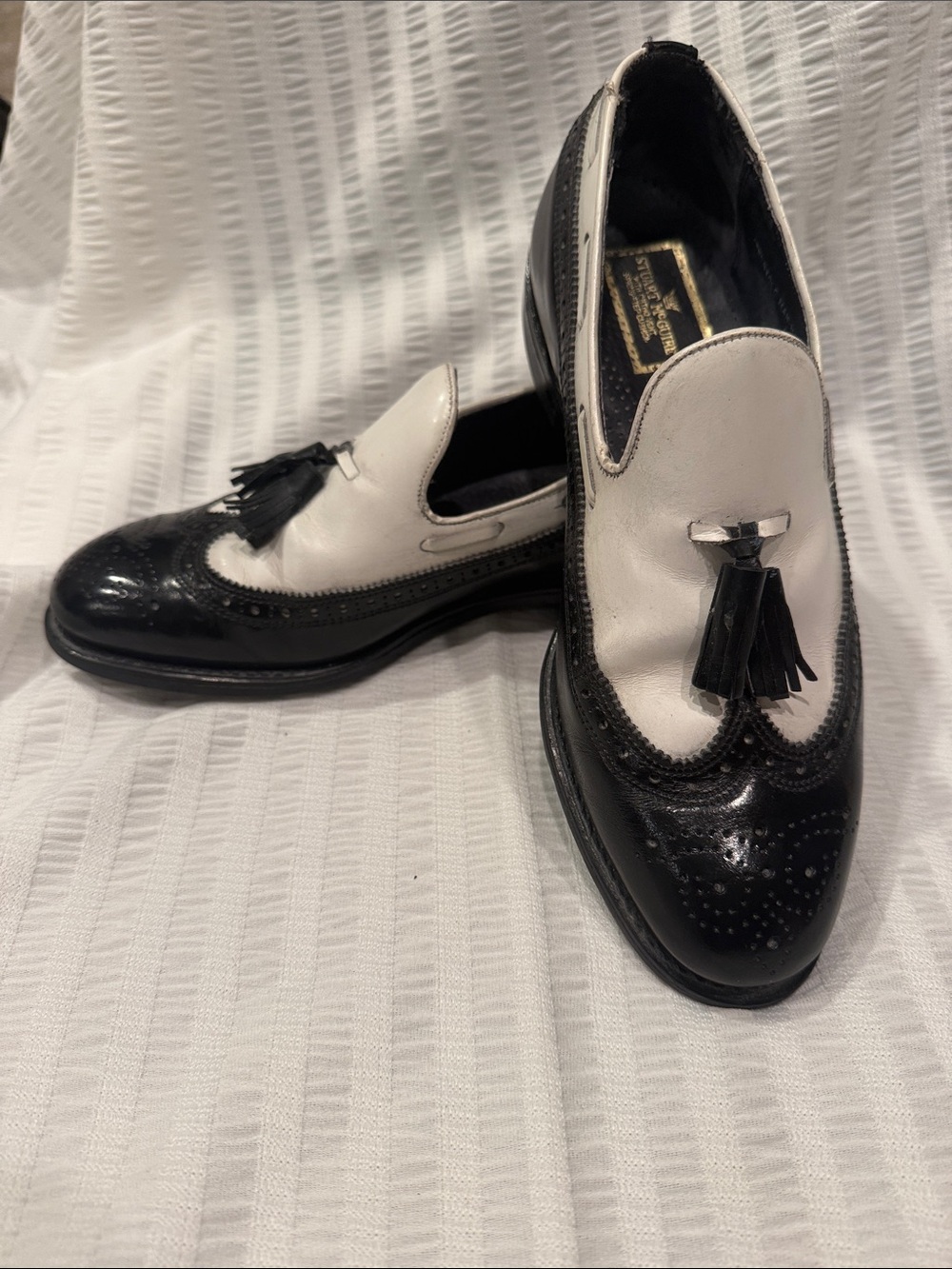VIntage Stuart McGuire leather blacks and white wing tips w tassels. Size 7.5 D